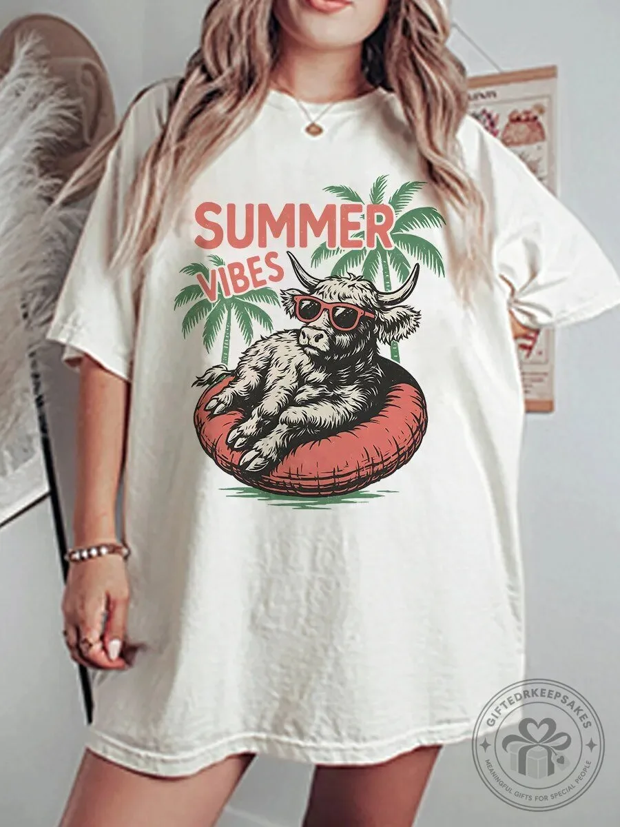 Summer Vibes Highland Cow Relaxing on Inner Tube Graphic T-Shirt